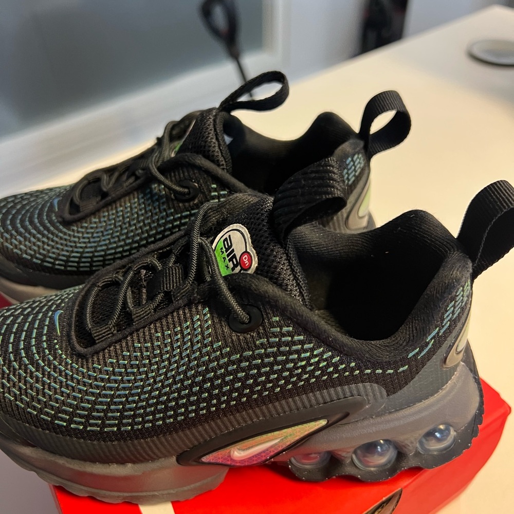 Kids Nike Air Max DN Black and Green Sneakers Size 10c
